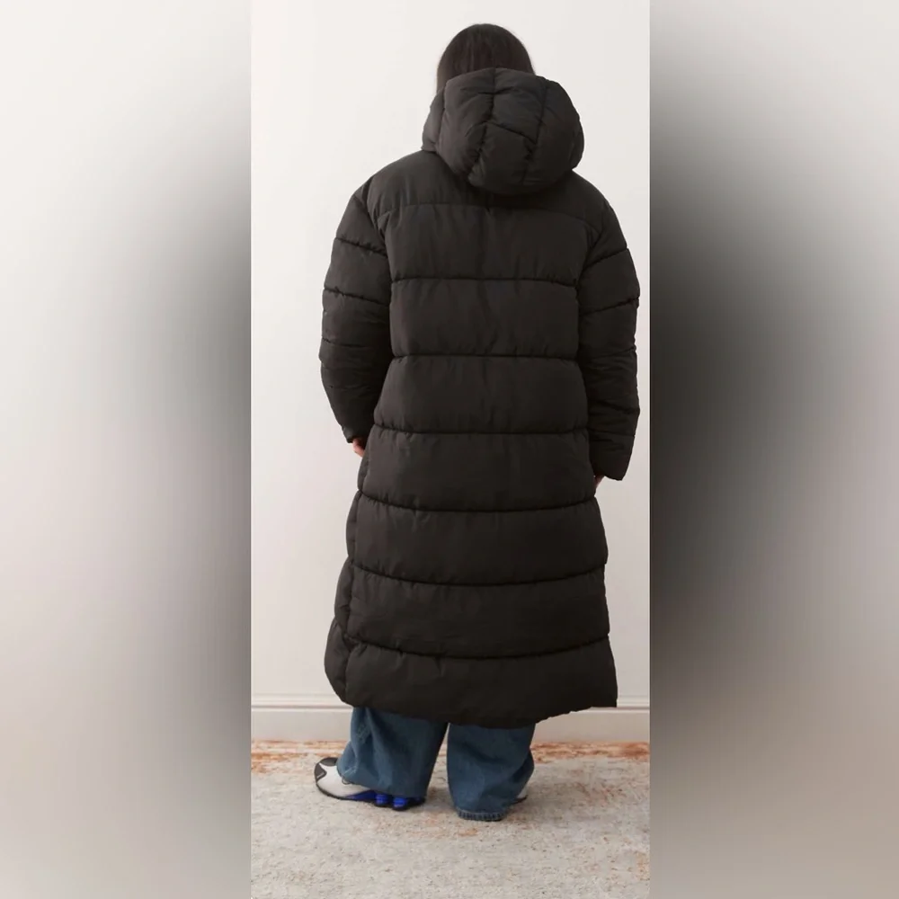 Unisex maxi puffer jacket with hood in black - Picture 3 of 7